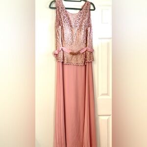 Mauve floor length formal dress - by Eva - Size 2X